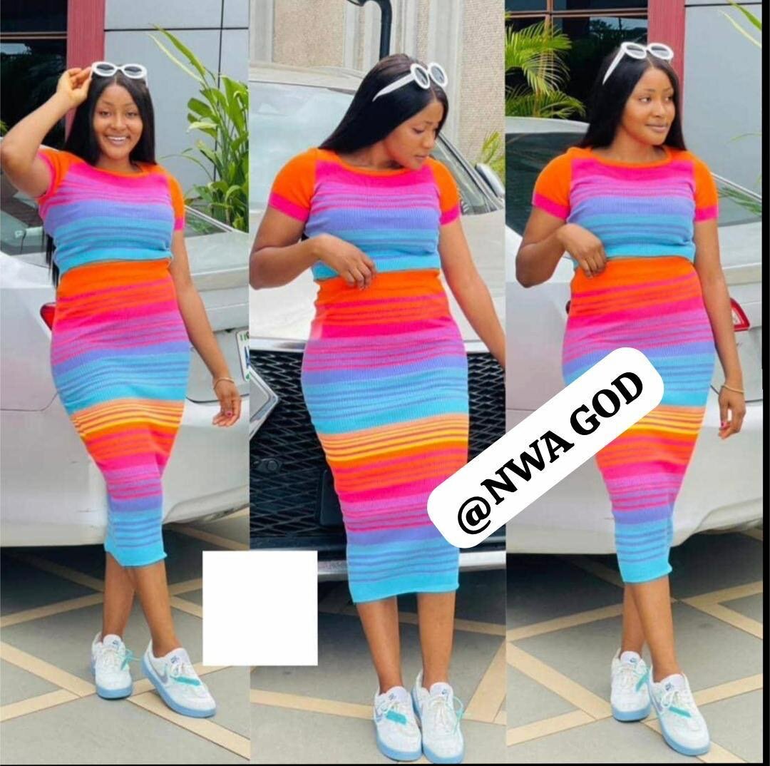 Jolie robe qui passe avec toute sorte de chaussures