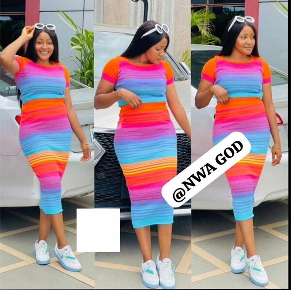 Jolie robe qui passe avec toute sorte de chaussures