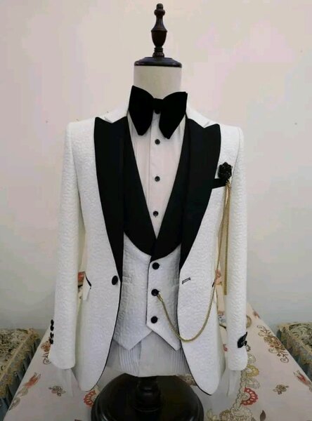 Costume de mariage élégant