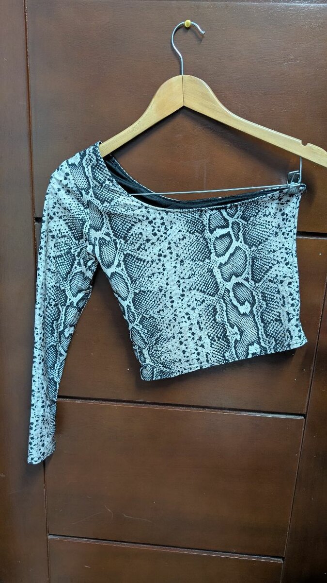 Top asymétrique à imprimé serpent