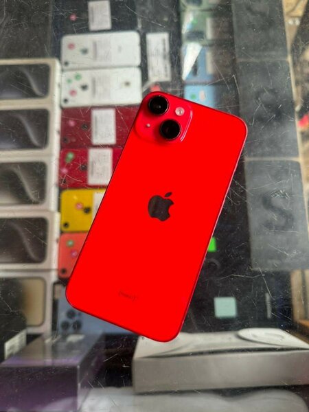 iPhone 14 128 giga tout passe à merveille jamais tapé de cou