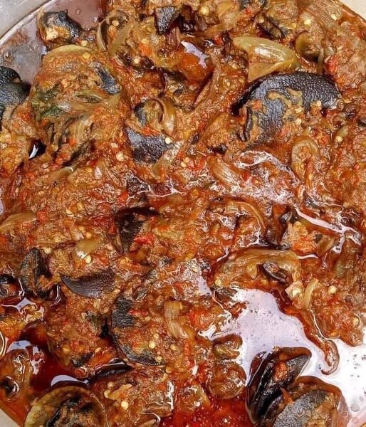 Escargots épicés en sauce