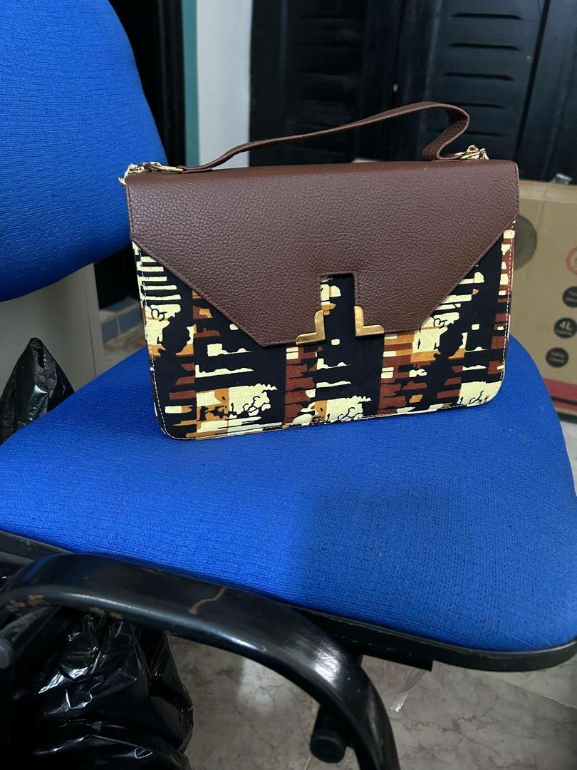 Sac à main en cuir et tissu