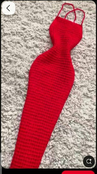 Robe en laine rouge élégante