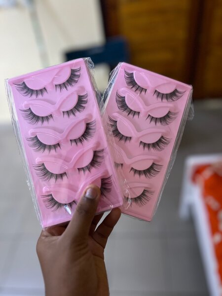 Faux cil