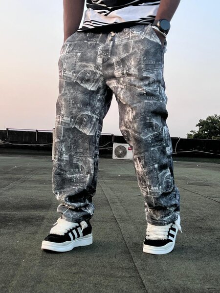 Pantalon streetwear imprimé urbain