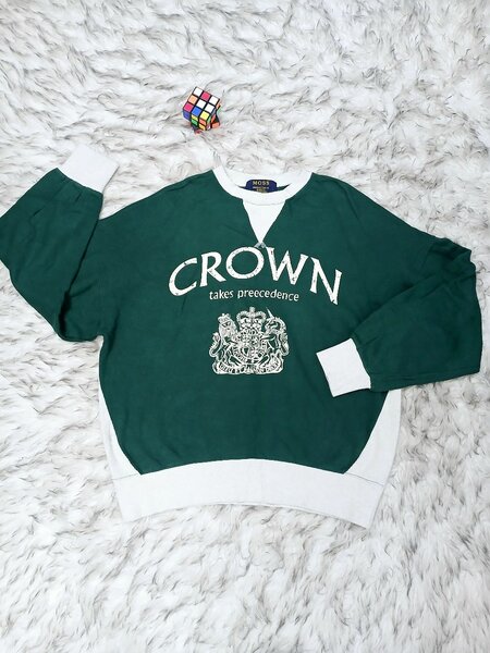 Sweatshirt Green Crown Design