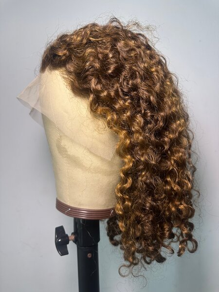 Perruques de qualité humaine.