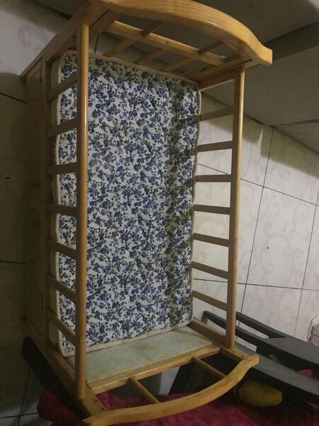 Lit et matelas pour enfant.