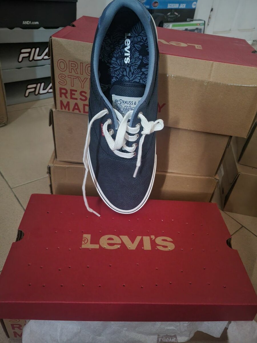 LEVIS SHOES