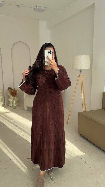 Платье с юбкой А-силуэта из добротного трикотажа