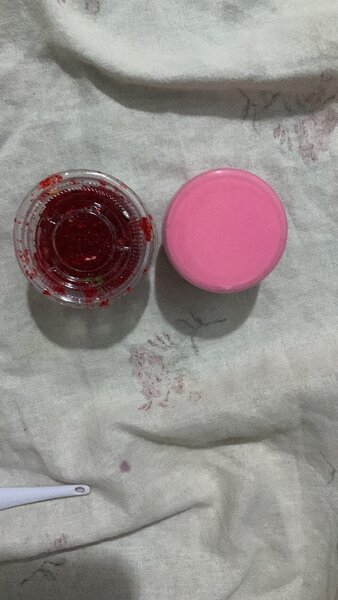 Produit de lèvres rose