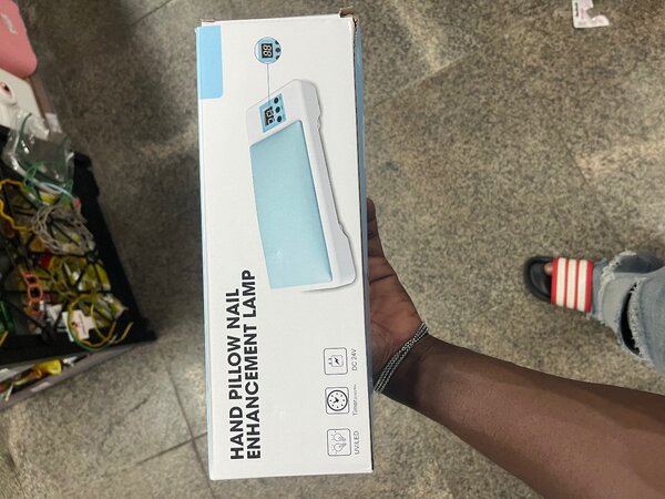 Lampe à ongles avec coussin