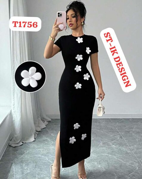 Robe Noire Élégante Fleurie