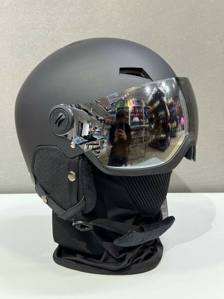 Лыжный шлем с визором, без визора