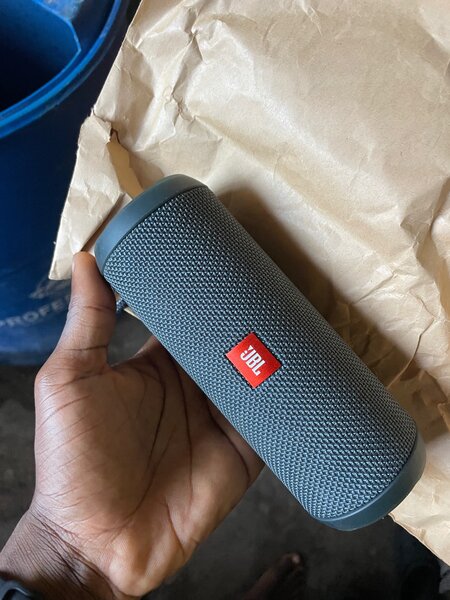 Jbl flip essential
