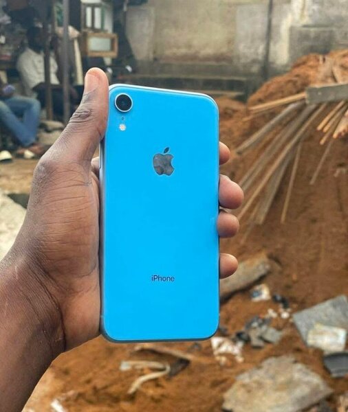 iPhone XR Bleu Néon