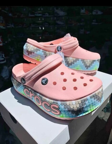 CROCS