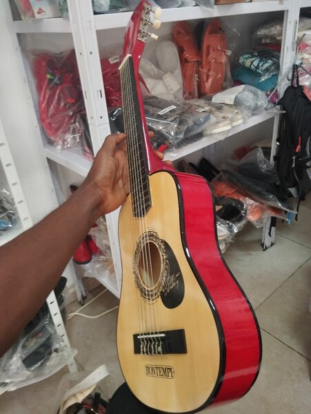 GUITARE DE MARQUE BONTEMPPI