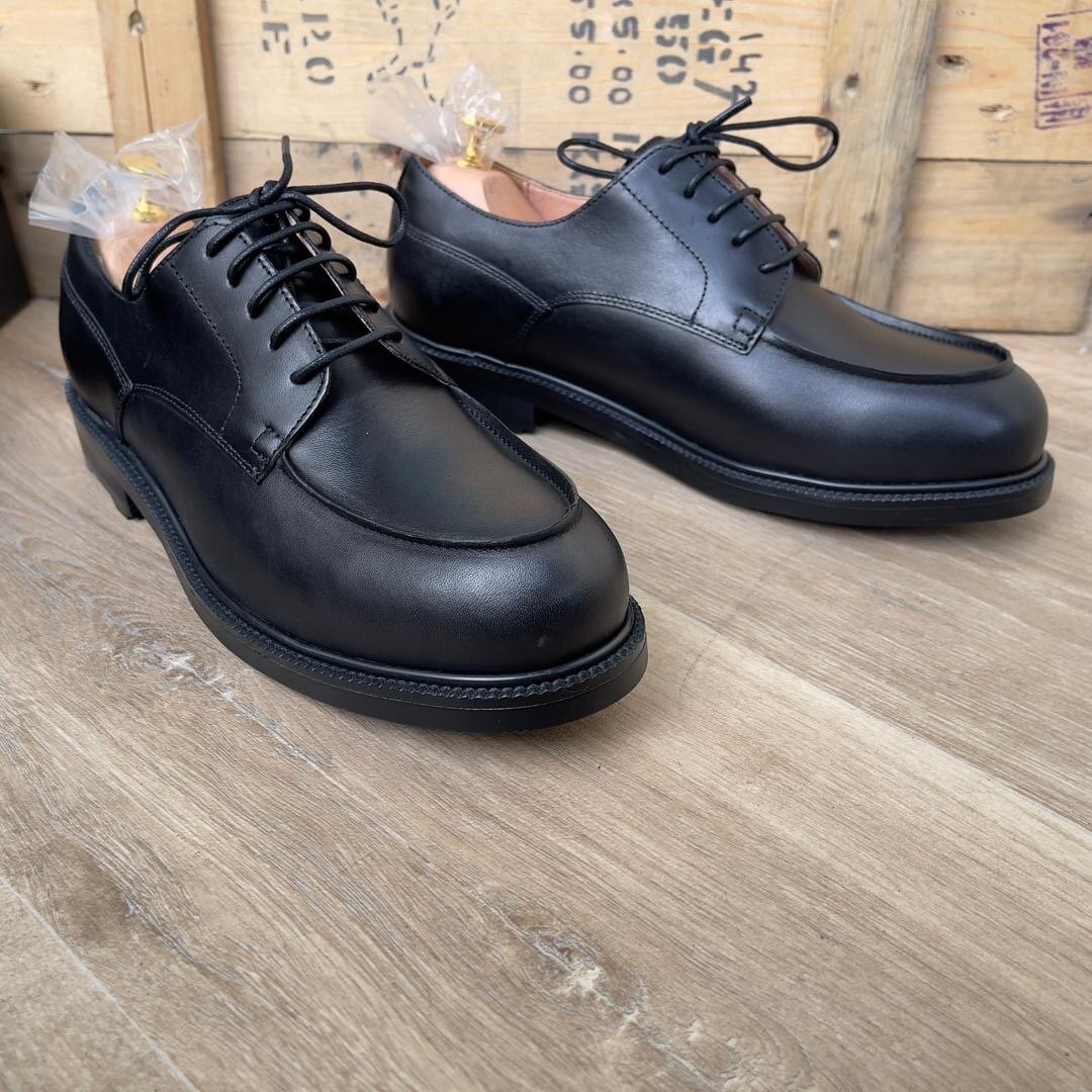 Chaussures habillées en cuir noir