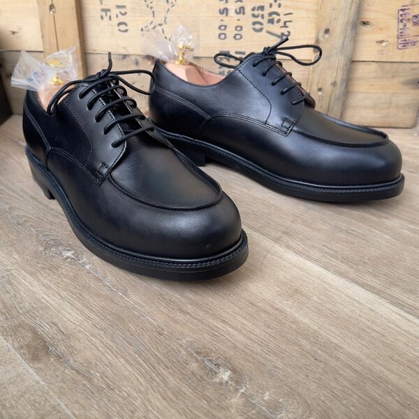 Chaussures habillées en cuir noir