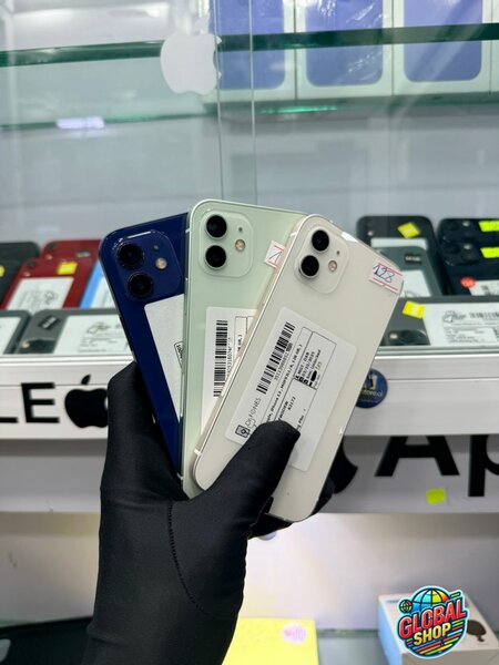 iPhone 12 en plusieurs couleurs