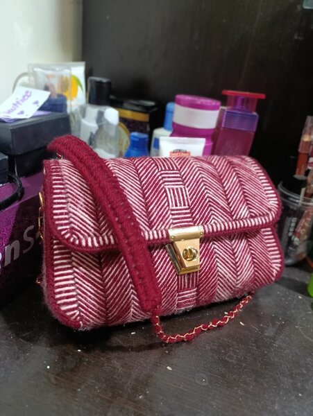 Shoulder bags