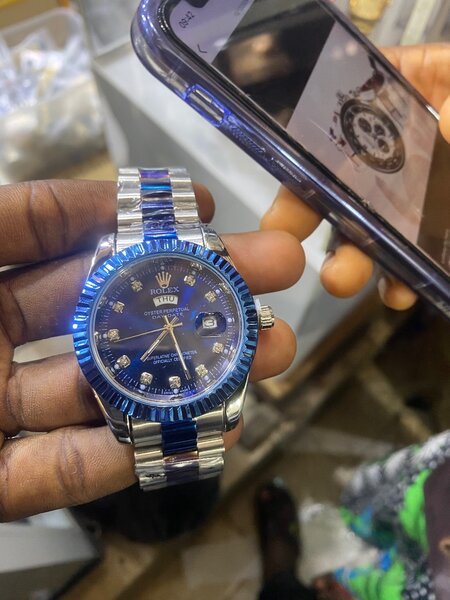 Montre élégante en acier inoxydable