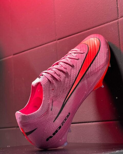 Crampons Nike rose