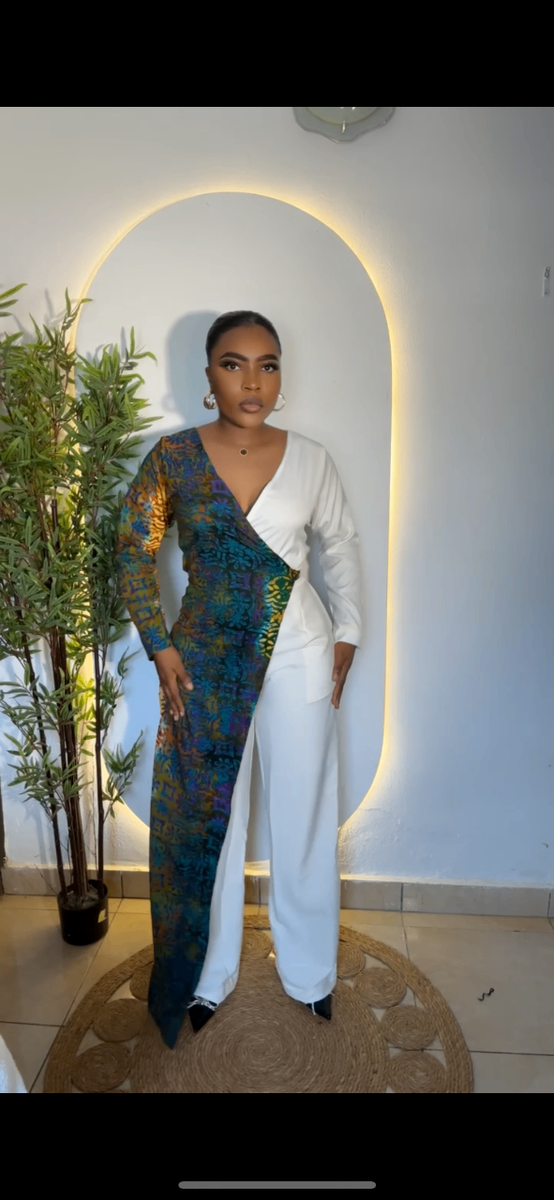 Combinaison élégante asymétrique