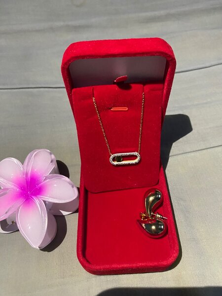 Parure élégante collier et boucles