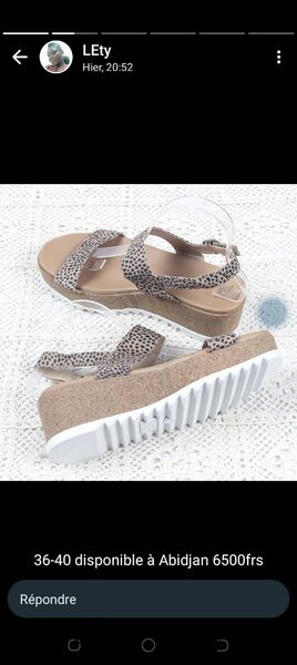 Sandales compensées léopard