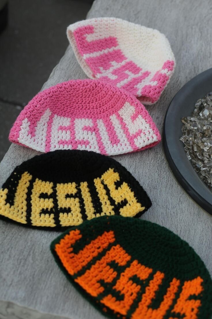 Chapeau tricoté "JESUS"