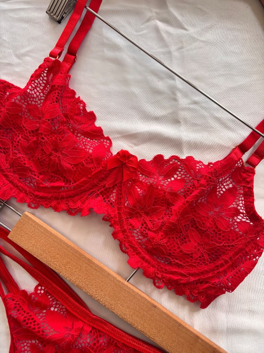 Ensemble lingerie rouge dentelle