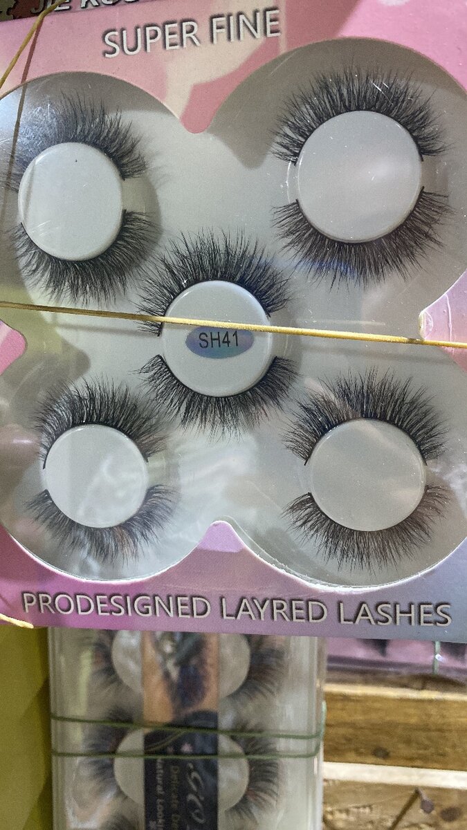 Faux cils superposés glamour