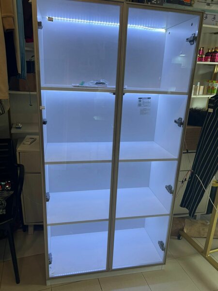 Vitrine d'exposition LED moderne