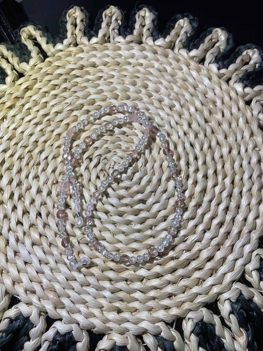 Farah (accroche lunettes)