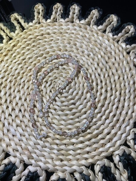 Farah (accroche lunettes)