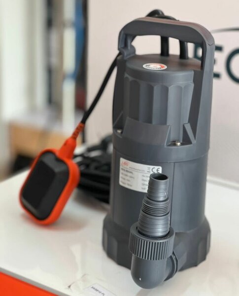 Submersible water pump