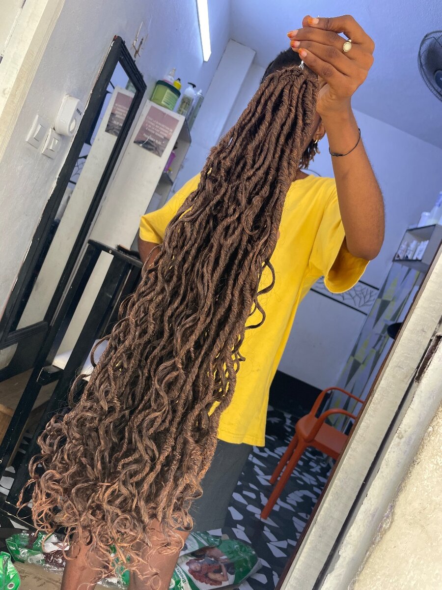 GODDESS LOCS