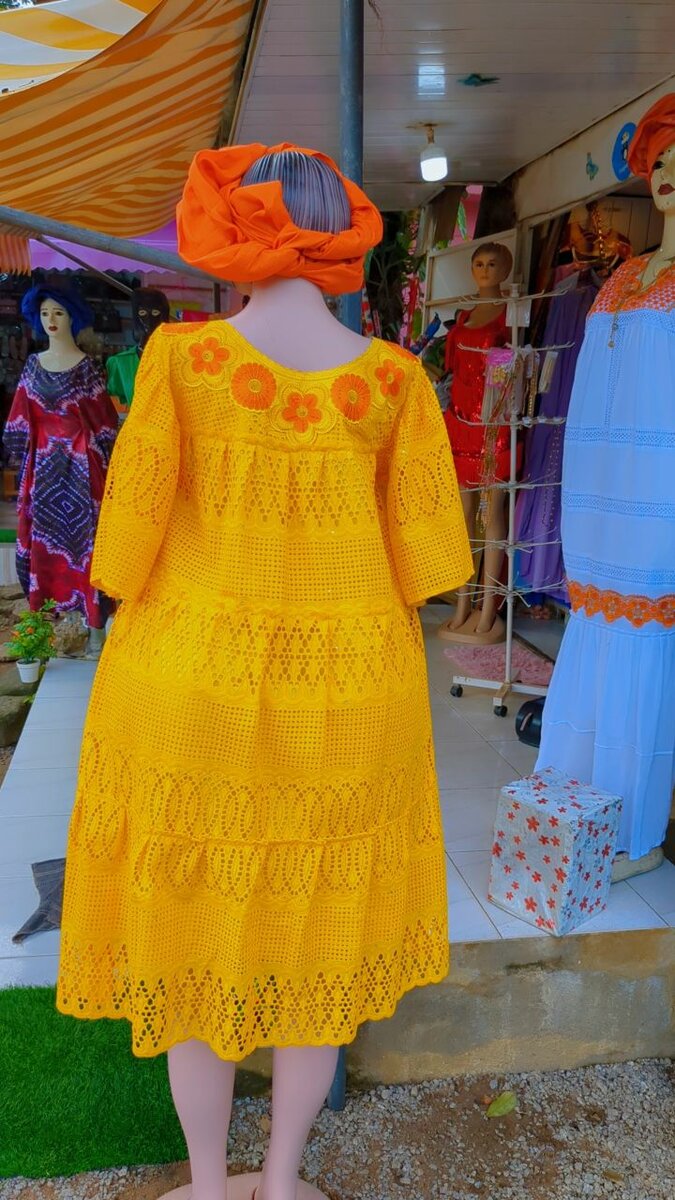 Ensemble dentelle jaune chic