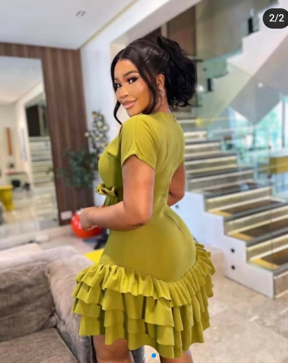 Robe Moulante Vert Volants