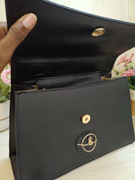 Sac à main élégant en simili