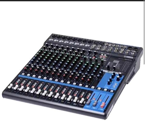 Table de mixage Yamaha 12 canaux
