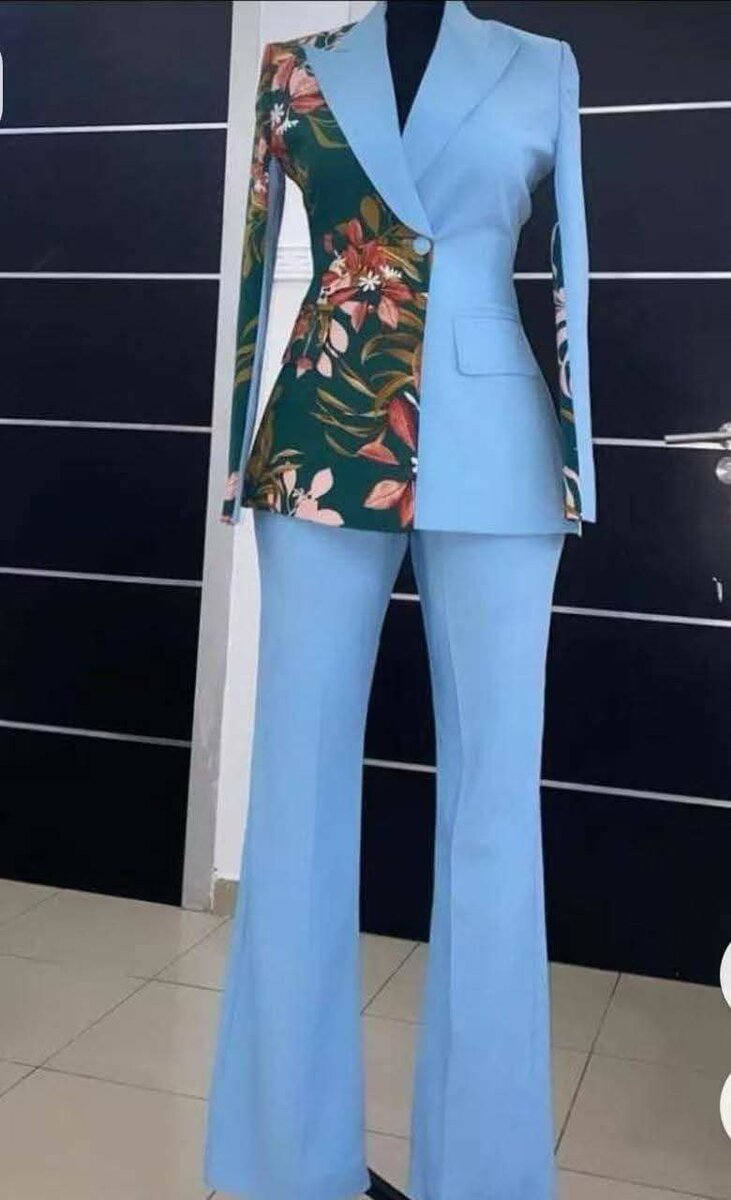 Costume pantalon fleuri élégant