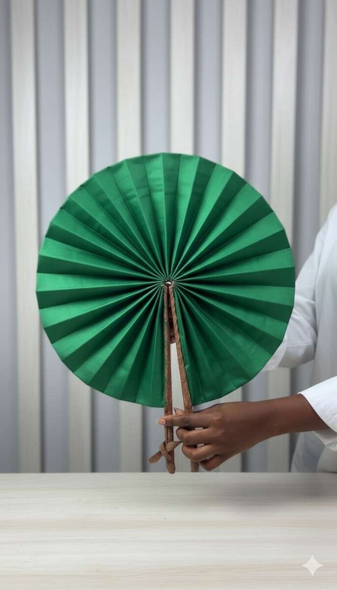 Éventail en papier pliable