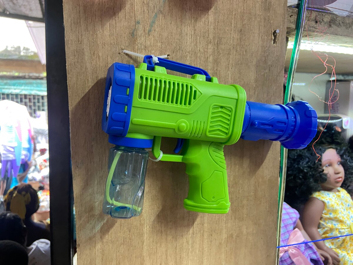 Pistolet à bulles amusant