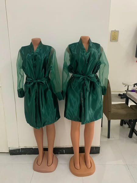 Long sleeved bridesmaids robes