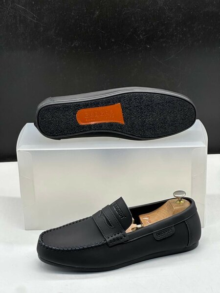 Mocassins en cuir noir élégants