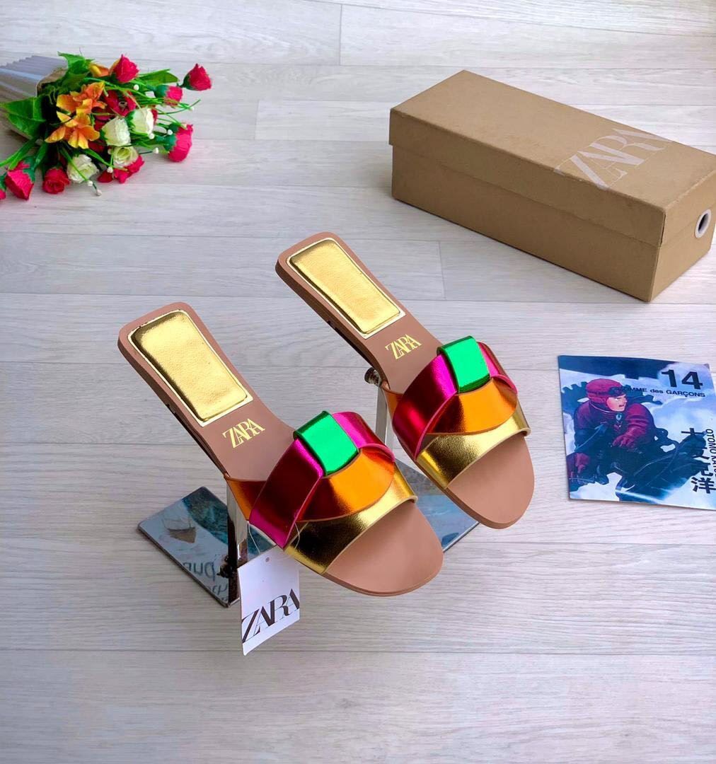 Zara slides, no box